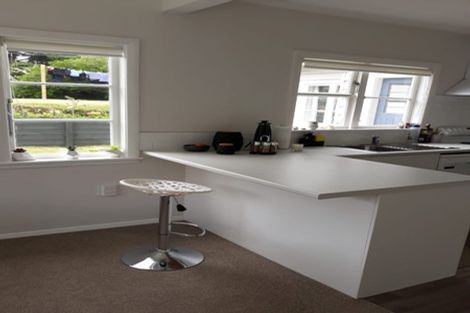 Photo of property in 2 Franklyn Road, Tawa, Wellington, 5028