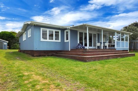 Photo of property in 11 Fabrin Street, Foxton Beach, Foxton, 4815