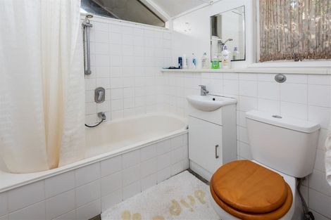 Photo of property in 18 Evelyn Road, Cockle Bay, Auckland, 2014