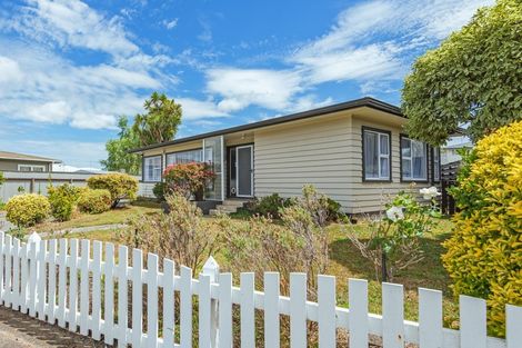 Photo of property in 42 Abraham Crescent, Milson, Palmerston North, 4414
