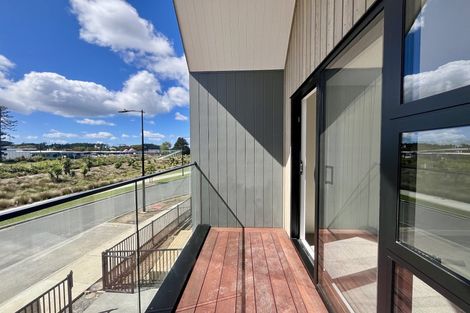 Photo of property in 128 Vintry Drive, Kumeu, 0810