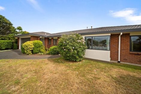Photo of property in 2 Taylor Place, Merrilands, New Plymouth, 4312