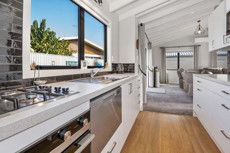 Photo of property in 2/832 Cook Place, Raureka, Hastings, 4120