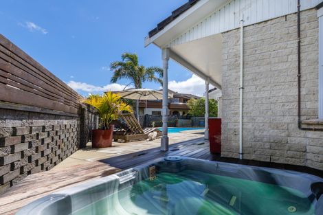 Photo of property in 6 Deanna Drive, West Harbour, Auckland, 0618