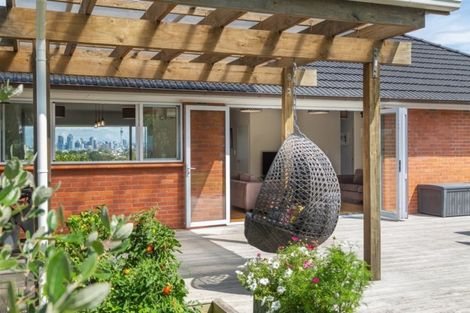 Photo of property in 17 Fowler Street, Northcote, Auckland, 0627