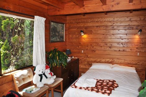 Photo of property in 4 Hillside Crescent, Leigh, 0985