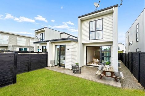 Photo of property in 24 Tapuwae Way, Mangere Bridge, Auckland, 2022
