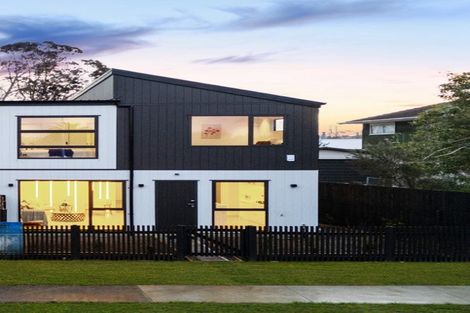 Photo of property in 69a Walworth Avenue, Pakuranga Heights, Auckland, 2010