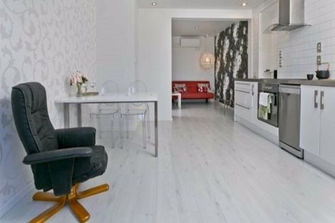 Photo of property in 33 Forrest Hill Road, Milford, Auckland, 0620