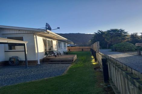 Photo of property in 121 Fairfax Street, Murchison, 7007