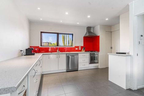 Photo of property in 563 Great South Road, Rosehill, Papakura, 2113