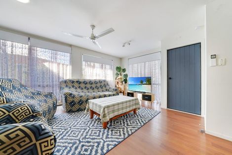 Photo of property in 1b Bamboo Grove, Kelston, Auckland, 0602