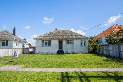 Photo of property in 28 Roberts Avenue, Bayswater, Auckland, 0622