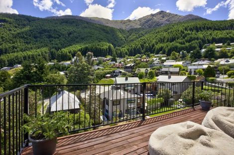 Photo of property in 6 Mackinnon Terrace, Sunshine Bay, Queenstown, 9300
