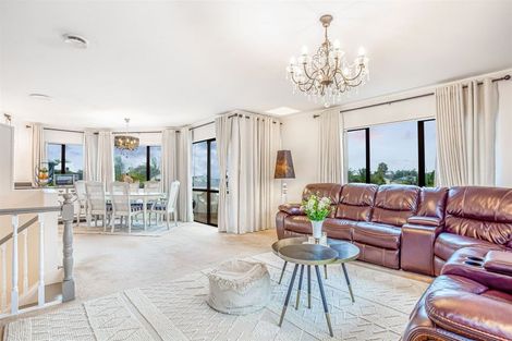 Photo of property in 1/1 Bluefin Way, West Harbour, Auckland, 0618