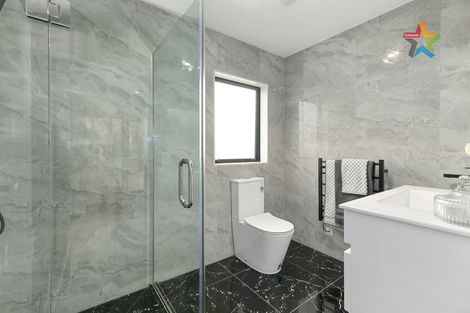 Photo of property in 6 Poto Road, Normandale, Lower Hutt, 5010