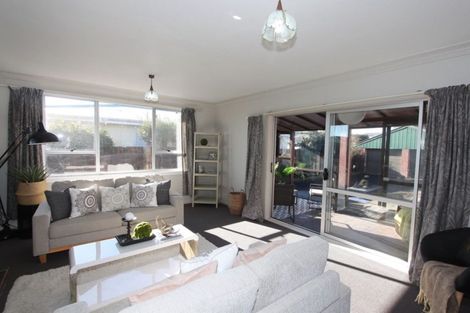 Photo of property in 21 Inwoods Road, Parklands, Christchurch, 8083