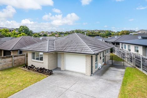 Photo of property in 5 Mooring Close, Whitby, Porirua, 5024