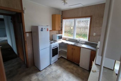 Photo of property in 327 Wairau Road, Totara Vale, Auckland, 0627