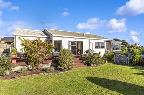 Photo of property in 15 Pine Ridge Terrace, Waikanae Beach, Waikanae, 5036
