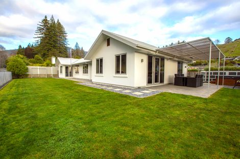 Photo of property in 3 Tussock Place, Stoke, Nelson, 7011