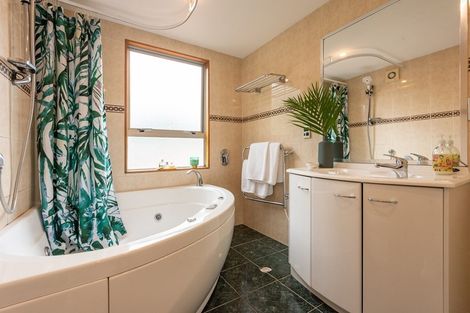 Photo of property in 12a Hinau Road, Hataitai, Wellington, 6021