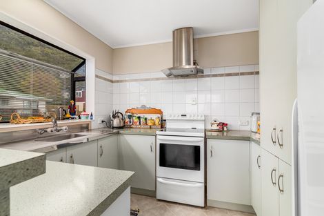 Photo of property in 3a Hawk Place, Selwyn Heights, Rotorua, 3015