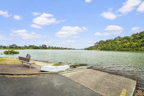 Photo of property in 2/185a Manuka Road, Bayview, Auckland, 0629