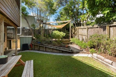 Photo of property in 2/4 Mercury Lane, Windsor Park, Auckland, 0632