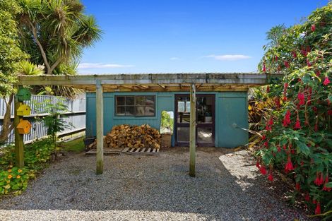 Photo of property in 32 Kiharoa Street, Otaki Beach, Otaki, 5512