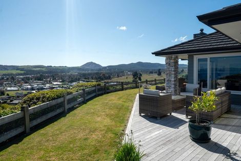 Photo of property in 18 Peregrine Place, Kinloch, Taupo, 3377
