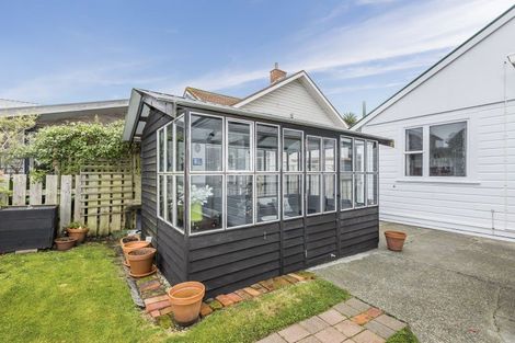 Photo of property in 154 Rongotai Road, Kilbirnie, Wellington, 6022