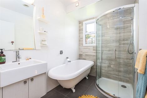 Photo of property in 6 Madeley Road, Mount Pleasant, Christchurch, 8081