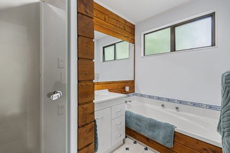 Photo of property in 6a Spencer Place, Merrilands, New Plymouth, 4312