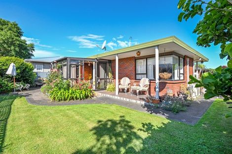 Photo of property in 2/14 Palmer Place, Parkvale, Hastings, 4122