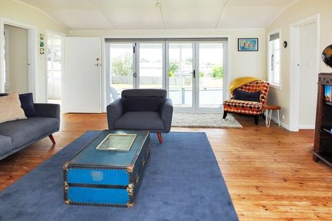 Photo of property in 11 Fabrin Street, Foxton Beach, Foxton, 4815