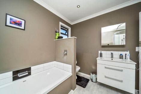 Photo of property in 16 Caplen Street, Hawera, 4610