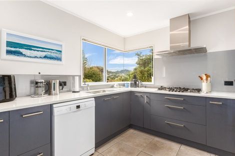 Photo of property in 21 Saunders Close, Whitby, Porirua, 5024