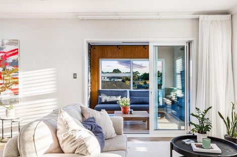 Photo of property in 2 Tauwaka Crescent, Riverhead, 0820