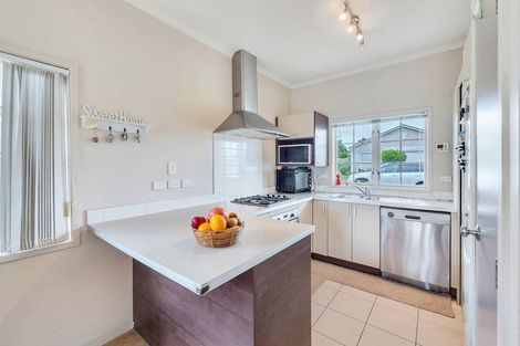 Photo of property in 10 Mulvaney Crescent, Henderson, Auckland, 0612