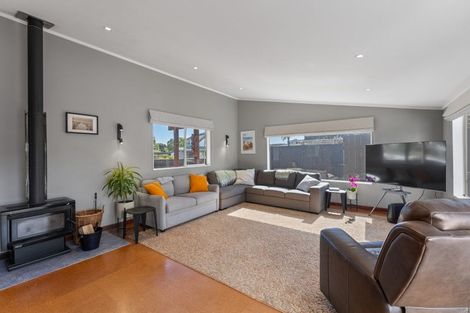 Photo of property in 1 Frances Street, Waikanae Beach, Waikanae, 5036