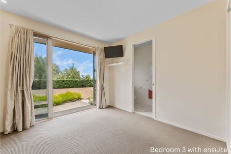 Photo of property in 5 Cameron Drive, Acacia Bay, Taupo, 3385