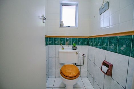 Photo of property in 140 Aokautere Drive, Fitzherbert, Palmerston North, 4410