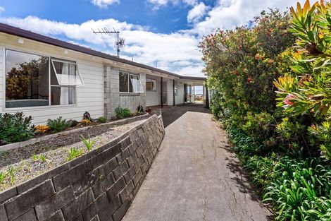Photo of property in 63 Queens Road, Waikanae Beach, Waikanae, 5036