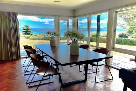 Photo of property in 11 Richmond Road, Mahina Bay, Lower Hutt, 5013