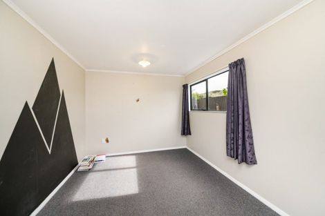 Photo of property in 18 Woburn Place, Takaro, Palmerston North, 4412