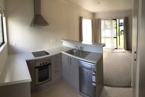 Photo of property in 21 Lantana Road, Green Bay, Auckland, 0604