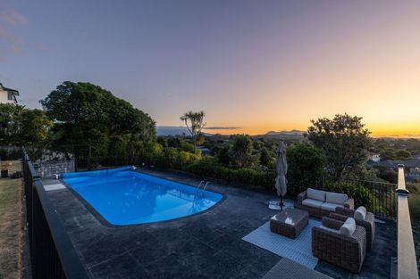 Photo of property in 33 Veale Road, Frankleigh Park, New Plymouth, 4371