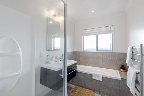 Photo of property in 18 Bateman Avenue, Bryndwr, Christchurch, 8053