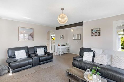 Photo of property in 77 Farquhars Road, Redwood, Christchurch, 8051